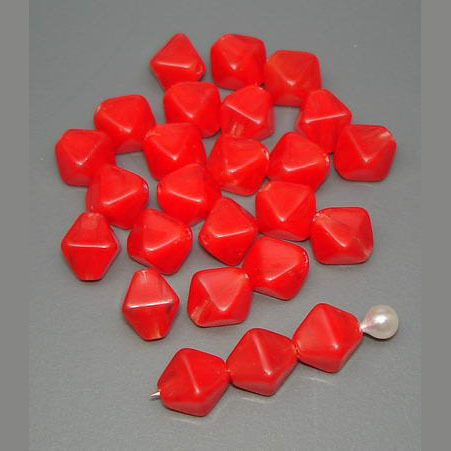 25 Glasperlen Doppelpyramiden · Rot hell 8mm · pe3109