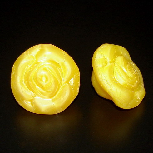 2 Halblochperlen Rosen · Gelb Seidenglas 17.5mm · pe4738