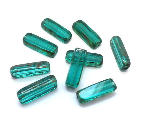 9 geschliffene Glasperlen Quader · Grün veredelt 15mm · pe5457