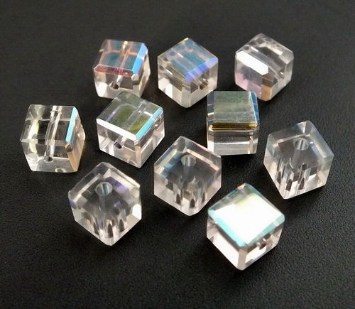 4 geschliffene Glasperlen Würfel · Crystal AB 6.5mm · pe5475
