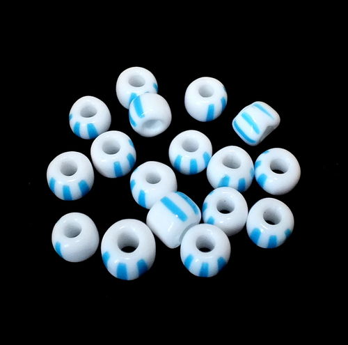 16 Glasperlen Walzen · Weiß Blau 8-10mm · pe5482